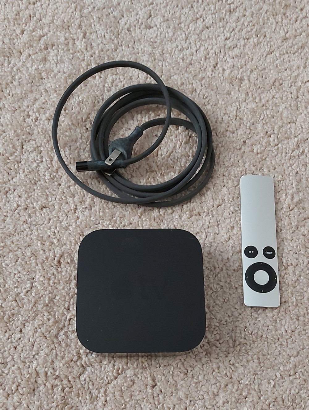 Apple TV 4K (1st Gen) Box Model A1842 32GB + Silver Apple Remote Power Cable